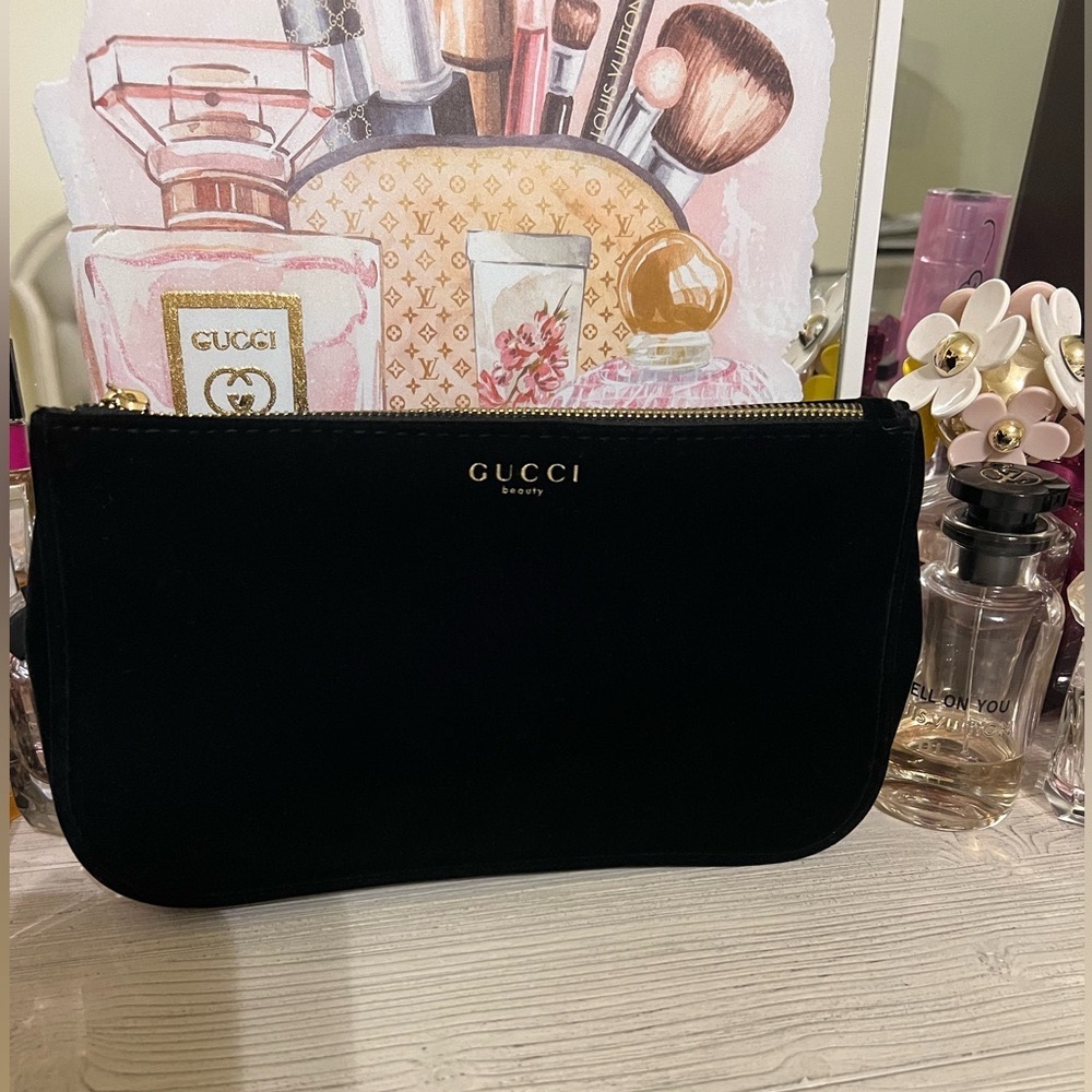 Gucci Black Velour Cosmetic Purse 🖤